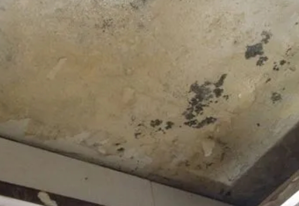 赤坎阳台漏水维修公司分享下赤坎卫生间渗水维修需要注意哪些问题。